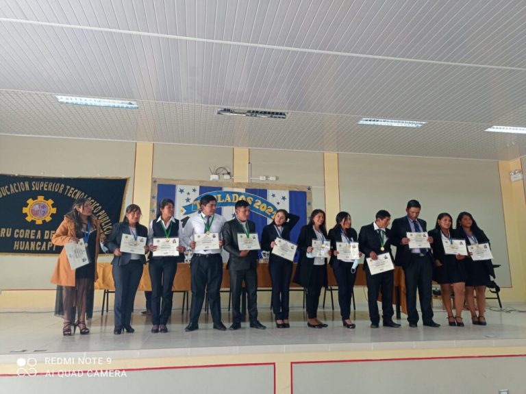 Felicidades a nuestros Egresados Rocío y Melquisedec